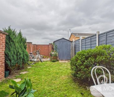 3 bedroom end of terrace house to rent - Photo 1
