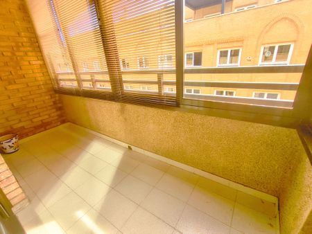 Piso de alquiler en Carrer Arquitecto Morell, 17, Ensanche - Diputación - Photo 4