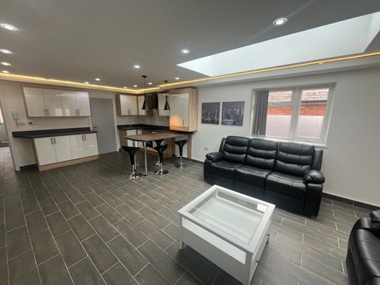 Flat 1, 674 Bristol Road Bills Included - Photo 1