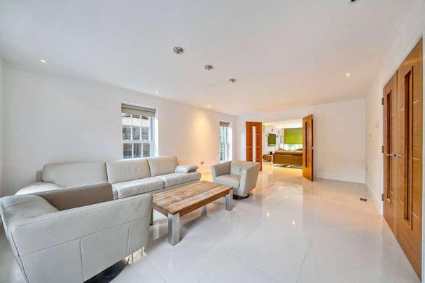Walkers Ridge, Camberley, GU15 - Photo 1
