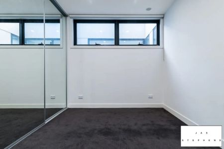 “Contemporary, Light-Filled Apartment in the Heart of Footscray” - Photo 3