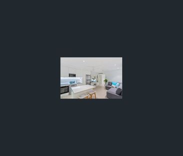 Top‑Floor Coastal Living in the Heart of Palm Cove with Flexible up... - Photo 3