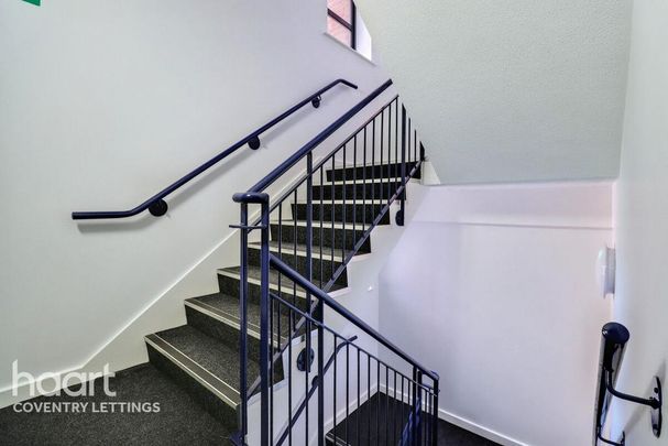 1 bedroom in a flat share to rent - Photo 1