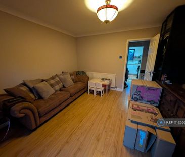 3 bedroom end of terrace house to rent - Photo 2
