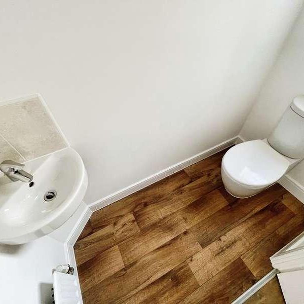 Clos Cwm Golau, Merthyr Tydfil, CF47 - Photo 1