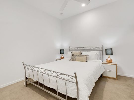 Modern Apartment with Spacious Balcony - Photo 1