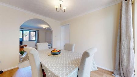 3 bedroom semi-detached house to rent - Photo 5