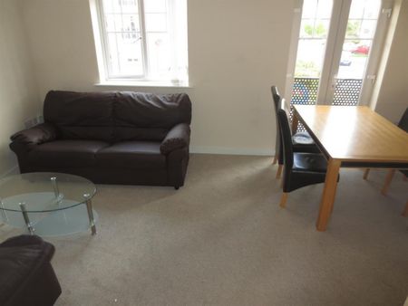 2 bedroom Flat To Let - Photo 4