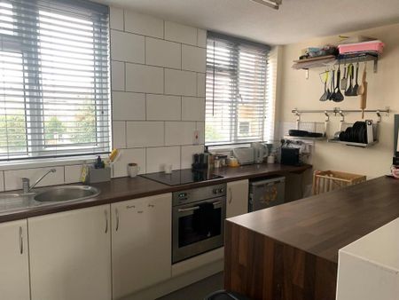 4 bedroom terraced house to rent - Photo 5