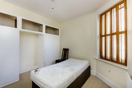 3 bedroom flat to rent - Photo 2