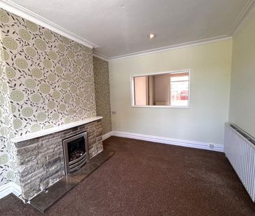 4 bedroom semi-detached house to rent - Photo 6