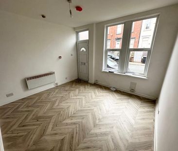 Longroyd Grove, Leeds - Photo 1