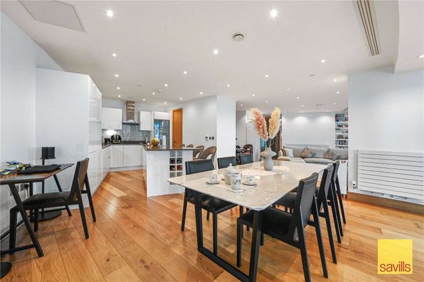 An Impressive apartment of approximately 1,348 sq ft located within just a short distance from Canary Wharf. The property comes with parking, residents gym, pool and concierge. - Photo 1