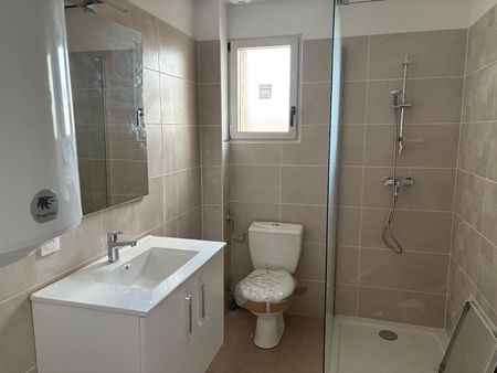 Location Appartement 3 pièces 51m² POURRIERES 83910 - Photo 3