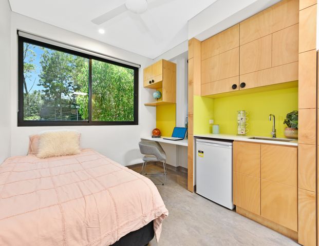 MODERN STUDIOS, DIRECTLY ACROSS FROM UNSW ENTRANCE - RENT INCLUDES ELECTRICITY WATER AND INTERNET - Photo 1