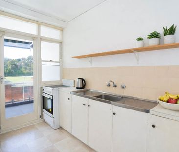 APARTMENT WITH HUGE BALCONY OVERLOOKING THE OVAL - Photo 5