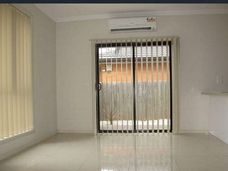 Modern Townhouse - Photo 4