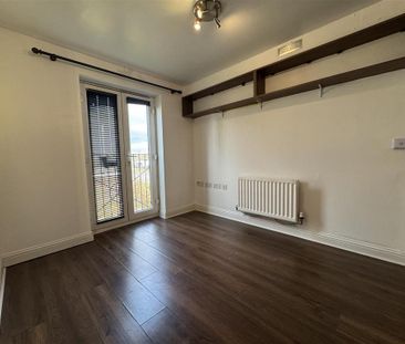 2 bedroom property to rent - Photo 1