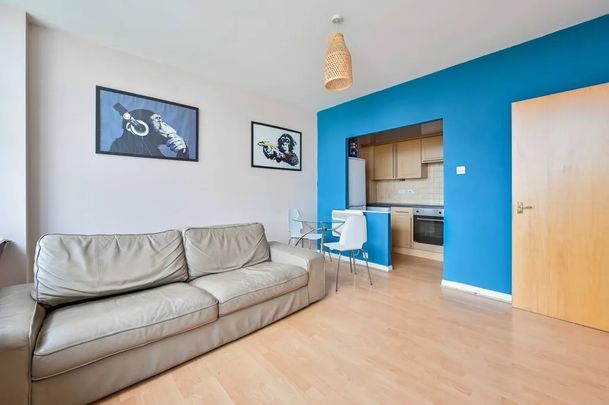 2 Bed Flat, Metro Central Heights, SE1 - Photo 1