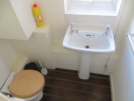 5 bed House - To Let - Photo 5