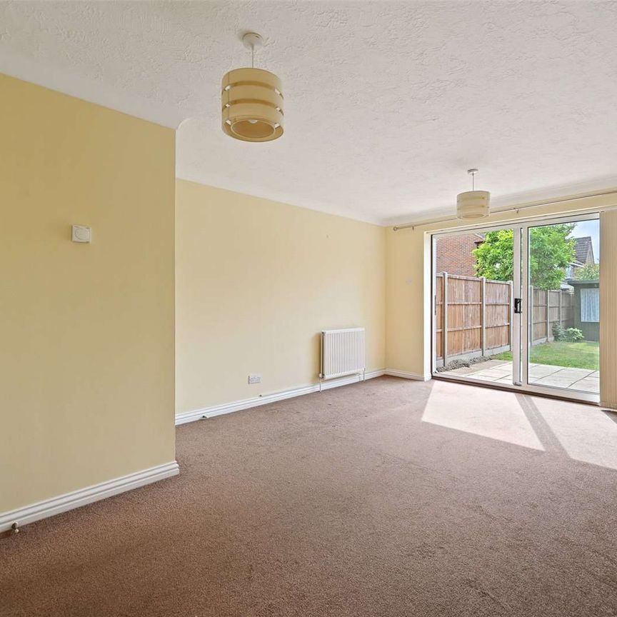 A very well presented two bedroom mid terrace house situated in a quiet residential road in Rickmansworth, with allocated parking. - Photo 1