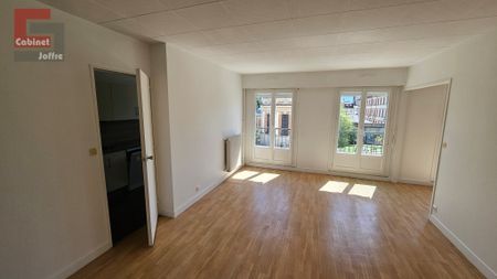 Location Appartement 4 pièces 74m² FONTAINEBLEAU 77300 - Photo 3