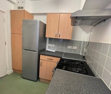 Room in a Shared Flat, Hardy House, SW4 - Photo 3