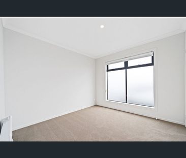 🌟Stylish 4-Bedroom Townhouse with Resort-Style Amenities 💦 - Photo 3