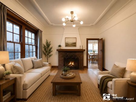 Elegant Family Living in the Heart of Blue-Chip Kew - Photo 2