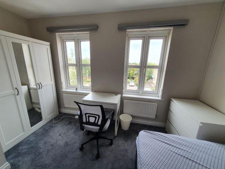 Pendennis Park, Staple Hill, Bristol - Photo 2