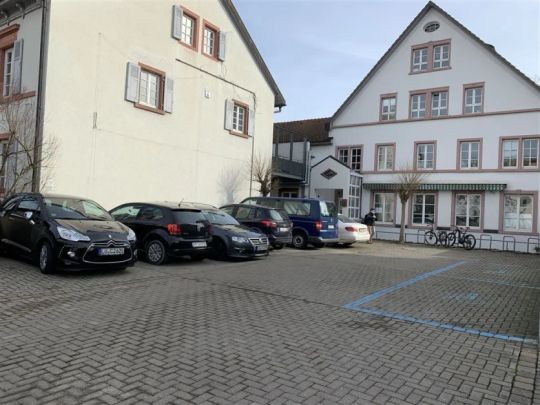 - Erstbezug nach Sanierung -Tolle DG-Wohnung mit neuer EBK - Foto 1