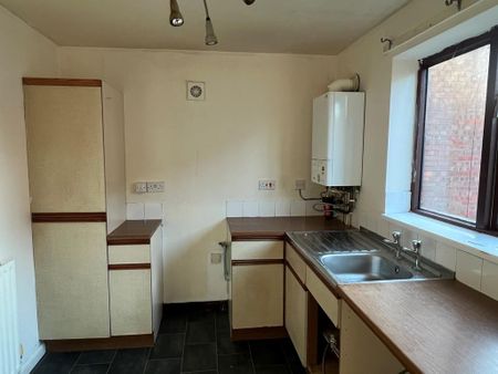 2 bedroom ground floor flat to rent - Photo 3