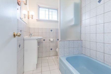 For Lease - 18 Packard Boulevard Unit# Upper, Toronto, Ontario - Photo 2