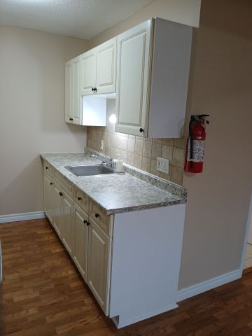 For Lease - 5583 Ontario Avenue Unit# B, Niagara Falls, Ontario - Photo 5