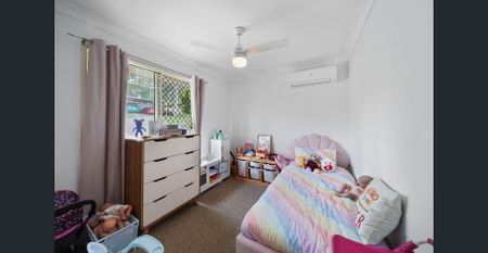 Bright & Comfortable 4-Bedroom Family Home on Bloodwood - Photo 3