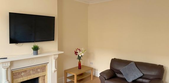 8 Bed Terraced House, Hawarden Avenue, L17 - Photo 2