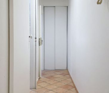 Location Appartement 2 pièces 39m² LA ROCHELLE 17000 - Photo 5