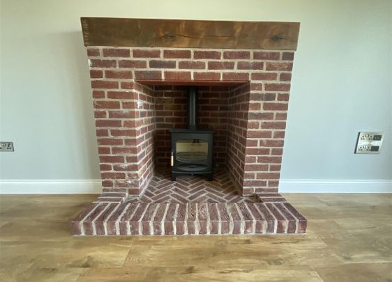 4 bedroom house - detached to rent - Photo 1