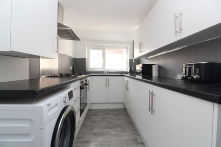 1 Bedroom Mid Terraced House - Photo 5