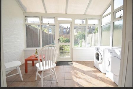 4 bedroom flat to rent - Photo 5