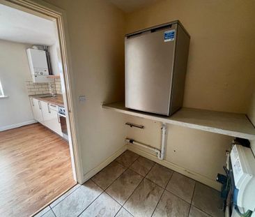 2 bedroom semi-detached house to rent - Photo 6