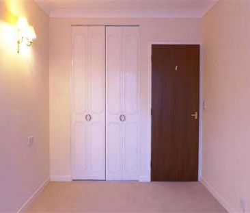 1 bedroom retirement property to rent - Photo 6