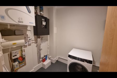 1 Bed Flat, Elder Street, EH1 - Photo 2