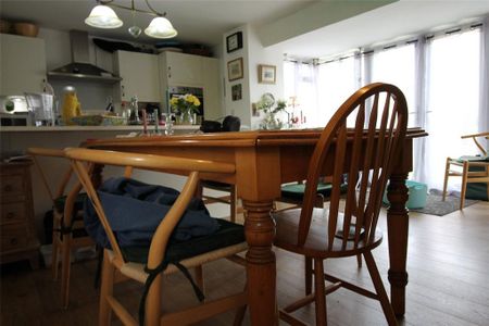 4 bedroom detached house to rent - Photo 3