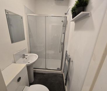 1 bedroom in a house share to rent - Photo 2