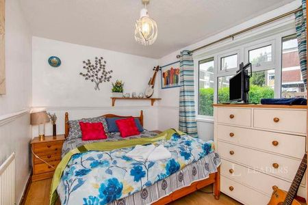 Meadow Road, Droitwich, WR9 - Photo 2