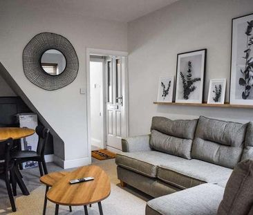 Thesiger Street - Bed, LN5 - Photo 1