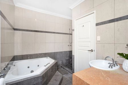 Exceptional Home - Unfurnished - Photo 2