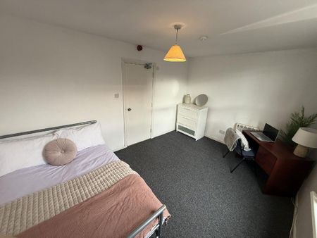1 bedroom in a house share to rent - Photo 4