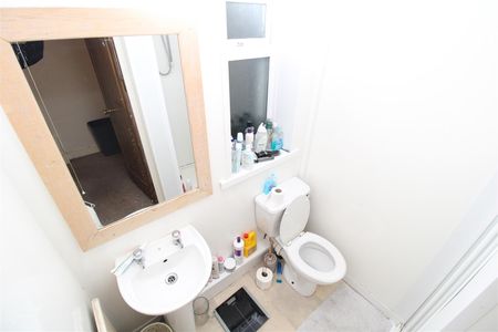 Room For Rent Bertha Street, Pontypridd - Photo 4